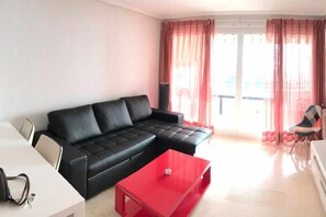 TV - Genial Apartamento frente al Mar en Urbanización Completa (piscina, jardín etc)  (Alicante/Alacant)