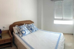 2 habitaciones, tabla de planchar con plancha, wifi y ropa de cama 