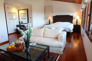 5 bedrooms, iron/ironing board, free WiFi, bed sheets