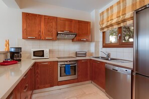 Fridge, microwave, oven, dishwasher