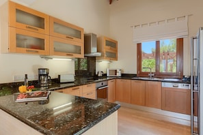 Fridge, oven, dishwasher, coffee/tea maker