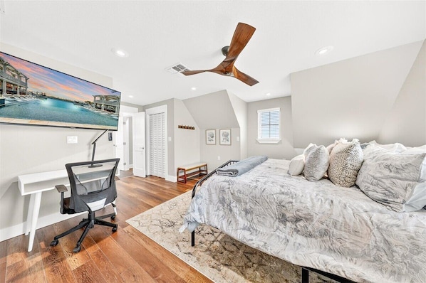 5 bedrooms, iron/ironing board, WiFi, bed sheets