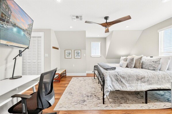 5 Schlafzimmer, Bügeleisen/Bügelbrett, WLAN, Bettwäsche