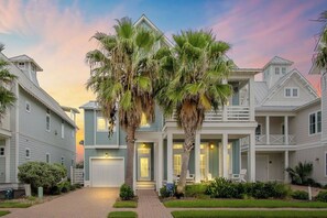 Exterior - Gorgeous Lakefront Home@Cinnamon Shore w/ Access to Countless Amenities! (Port Aransas)