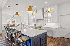 Fridge, microwave, oven, stovetop - Glam 3-Story @ Cinnamon Shore South w/ Beach, Pool & Great Amenity Access (Port Aransas)