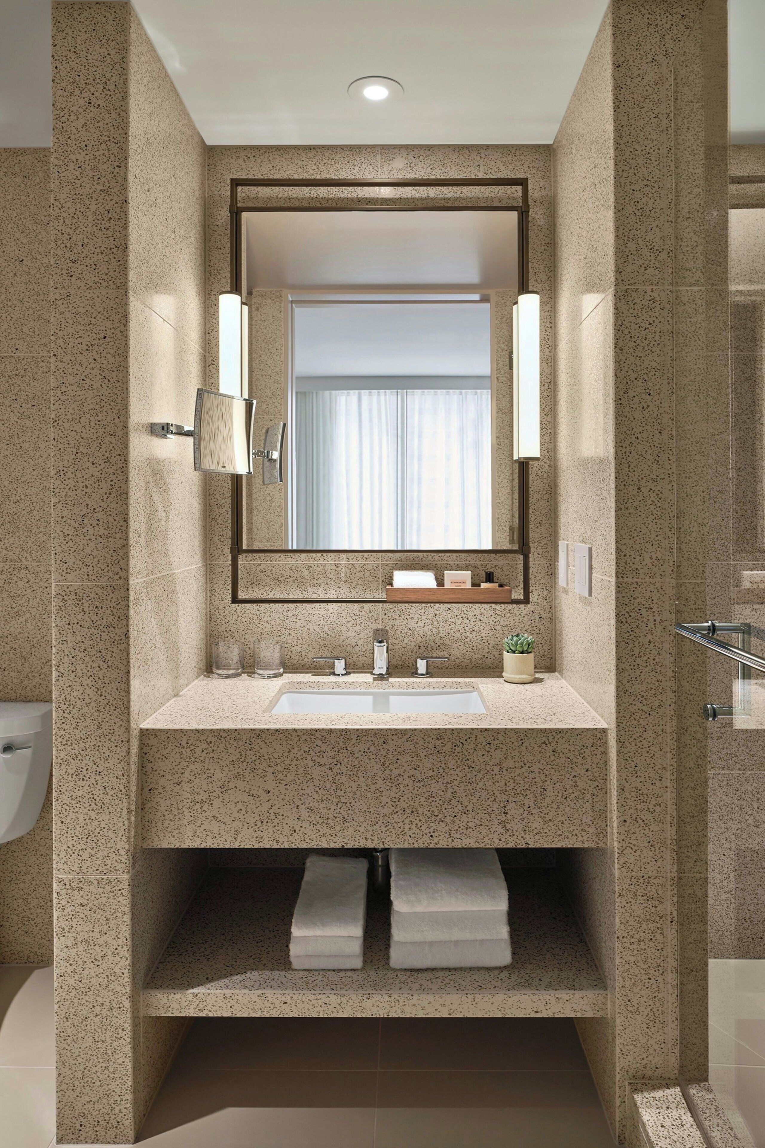 Photo - The Hollywood Grande, Autograph Collection