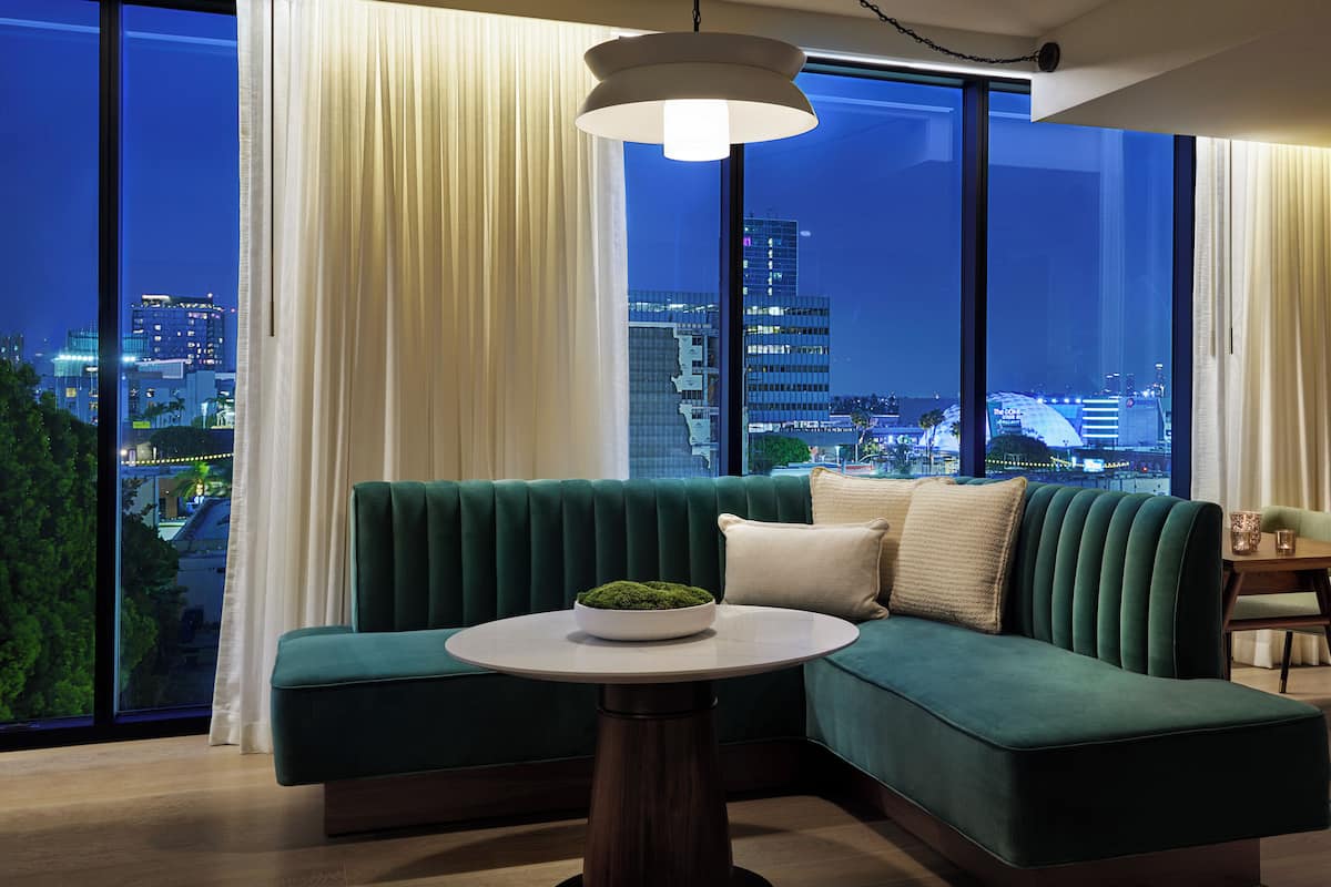 Studio Suite, 1 King Bed, City View | Premium bedding, down comforters, pillowtop beds, minibar