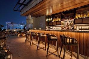 Breakfast, lunch and dinner served  - The Hollywood Grande, Autograph Collection (Los Angeles)