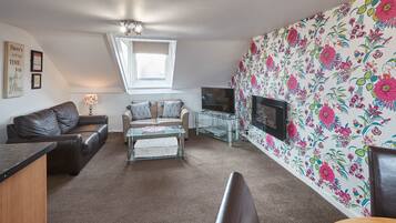 Apartment | Living area | 32-inch flat-screen TV with satellite channels, TV