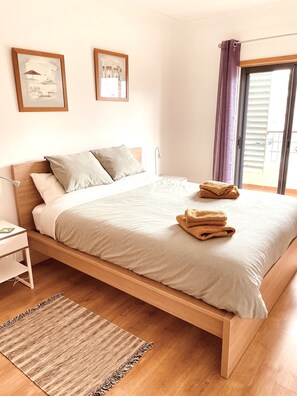 3 bedrooms, in-room safe, iron/ironing board, free WiFi