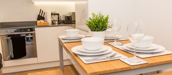 Ziggurat-Close to London-Luton Airport-St Albans Train station-HarryPotter World