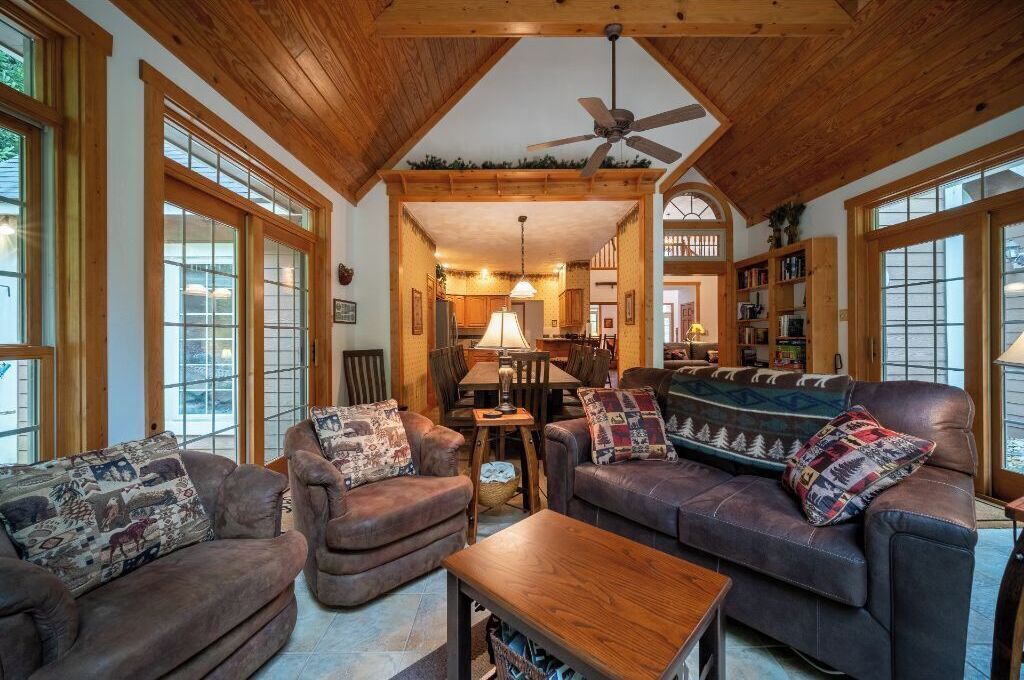 Télévision, lecteur de DVD, livres