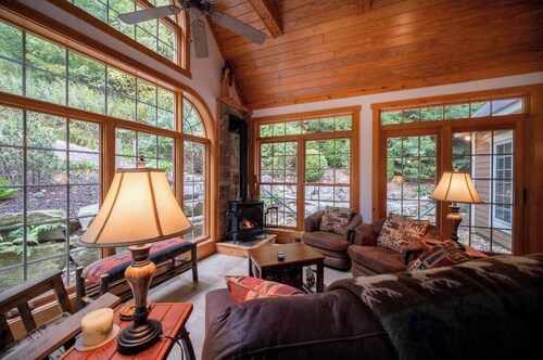 Cozy Family Mountain Home in Seven Springs