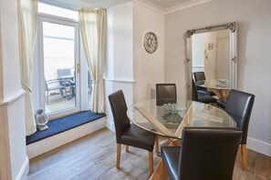 Apartment | Esszimmer