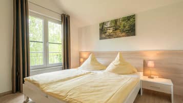 4 bedrooms, travel crib, WiFi, wheelchair access