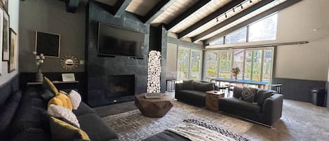 智能电视、电子游戏