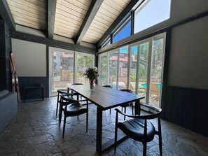 Dining - 3-Story Spacious Home, Outdoor Pool On-site. Near The Village & Biking Trails (Mammoth Lakes)