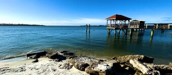 Beautiful home with heated pool. See notes about pool season.