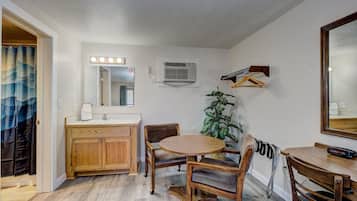 Standard Double Room, Non Smoking | Bathroom