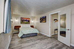 Standaard suite, niet-roken | Een bureau, gratis wifi, beddengoed