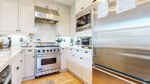 冰箱、微波炉、烤箱、炉灶