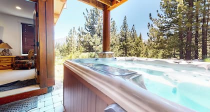 Remodeled Home, Private Hot Tub & Garage, Steps to Slopes & Eagle Lodge