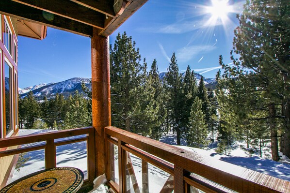 Property grounds - Remodeled Home, Private Hot Tub & Garage, Steps to Slopes & Eagle Lodge (Mammoth Lakes)