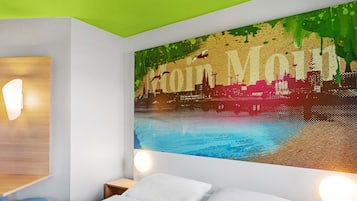 مكتب وتجهيزات عازلة للصوت وواي فاي مجانًا وملاءات أسرّة