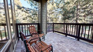 Terrace/patio - On Sierra Star Golf Course, Bright Unit, Private Gas Grill, Pool On-site (Mammoth Lakes)