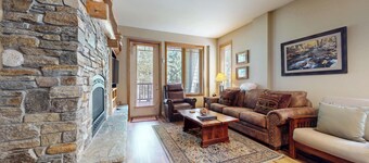 Pet-Friendly Modernized Home on Golf Course! Washer/Dryer, Pool On-site