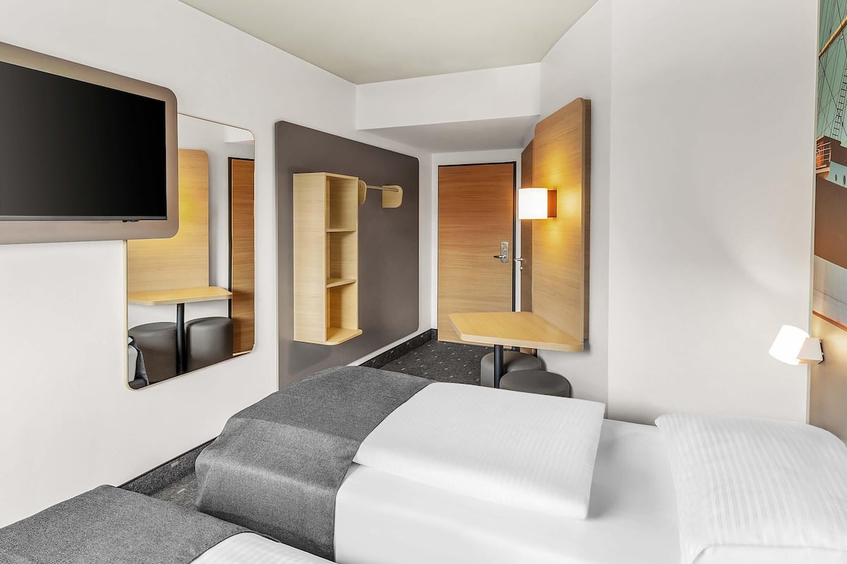 Kahden hengen huone (kaksi sänkyä) | Työpöytä, äänieristys, ilmainen Wi-Fi, vuodevaatteet