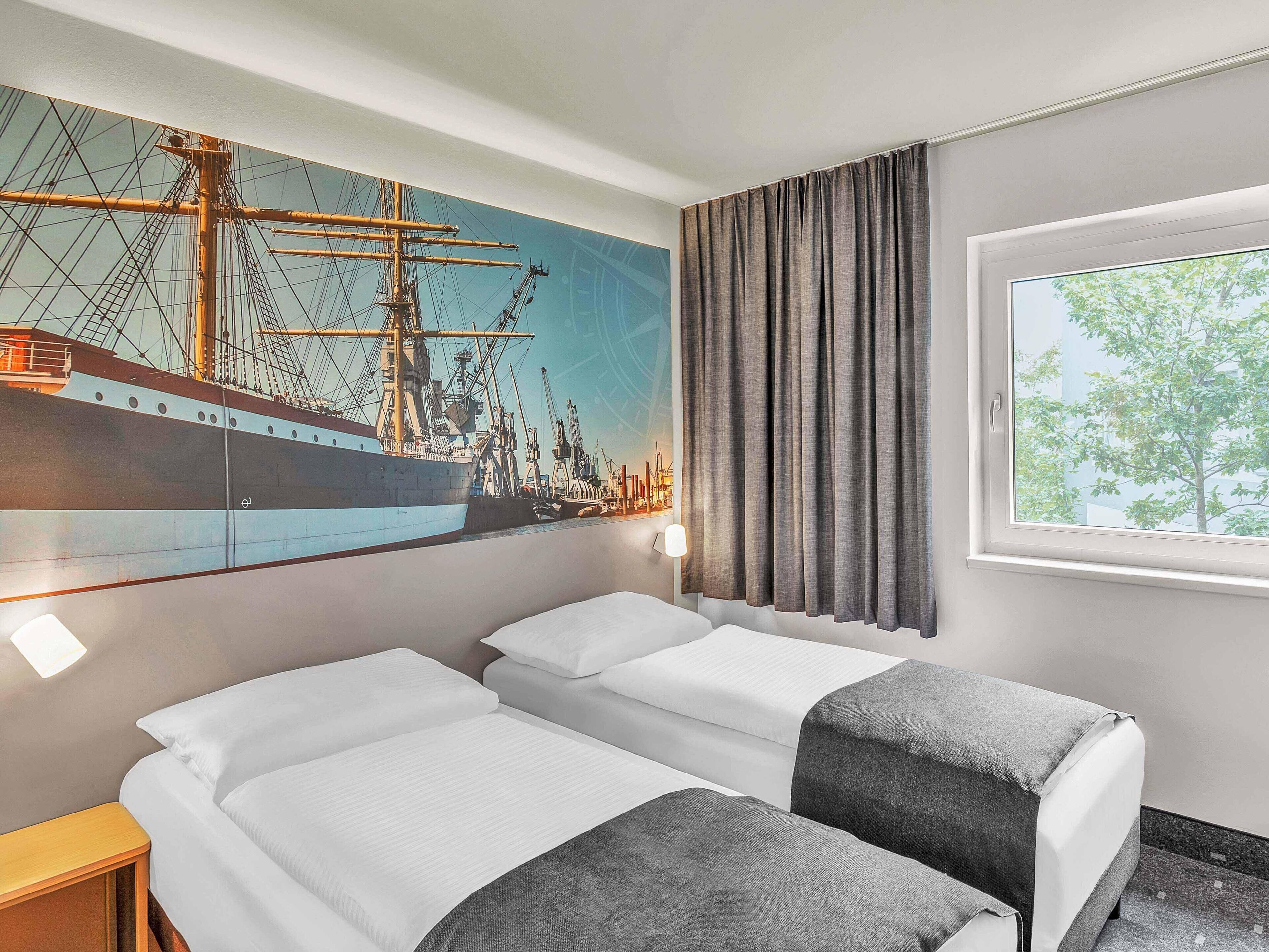 Dreibettzimmer | Schreibtisch, schallisolierte Zimmer, kostenloses WLAN, Bettwäsche