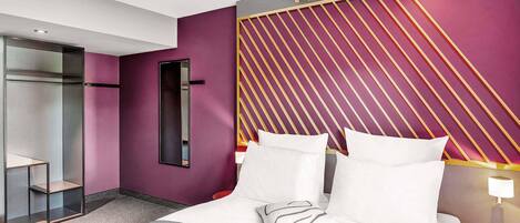 Skrivbord, ljudisolering, gratis wi-fi och sÀngklÀder