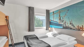 Una scrivania, insonorizzazione, Wi-Fi gratuito, lenzuola