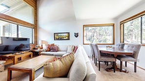 Smart TV, fireplace