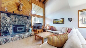 Smart TV, fireplace