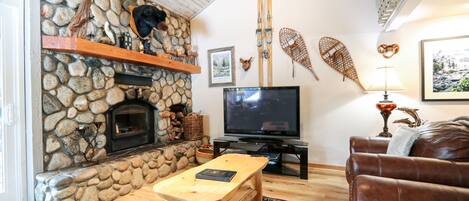 Smart-TV, Kamin, DVD-Player