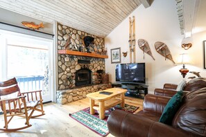 Smart-TV, Kamin, DVD-Player