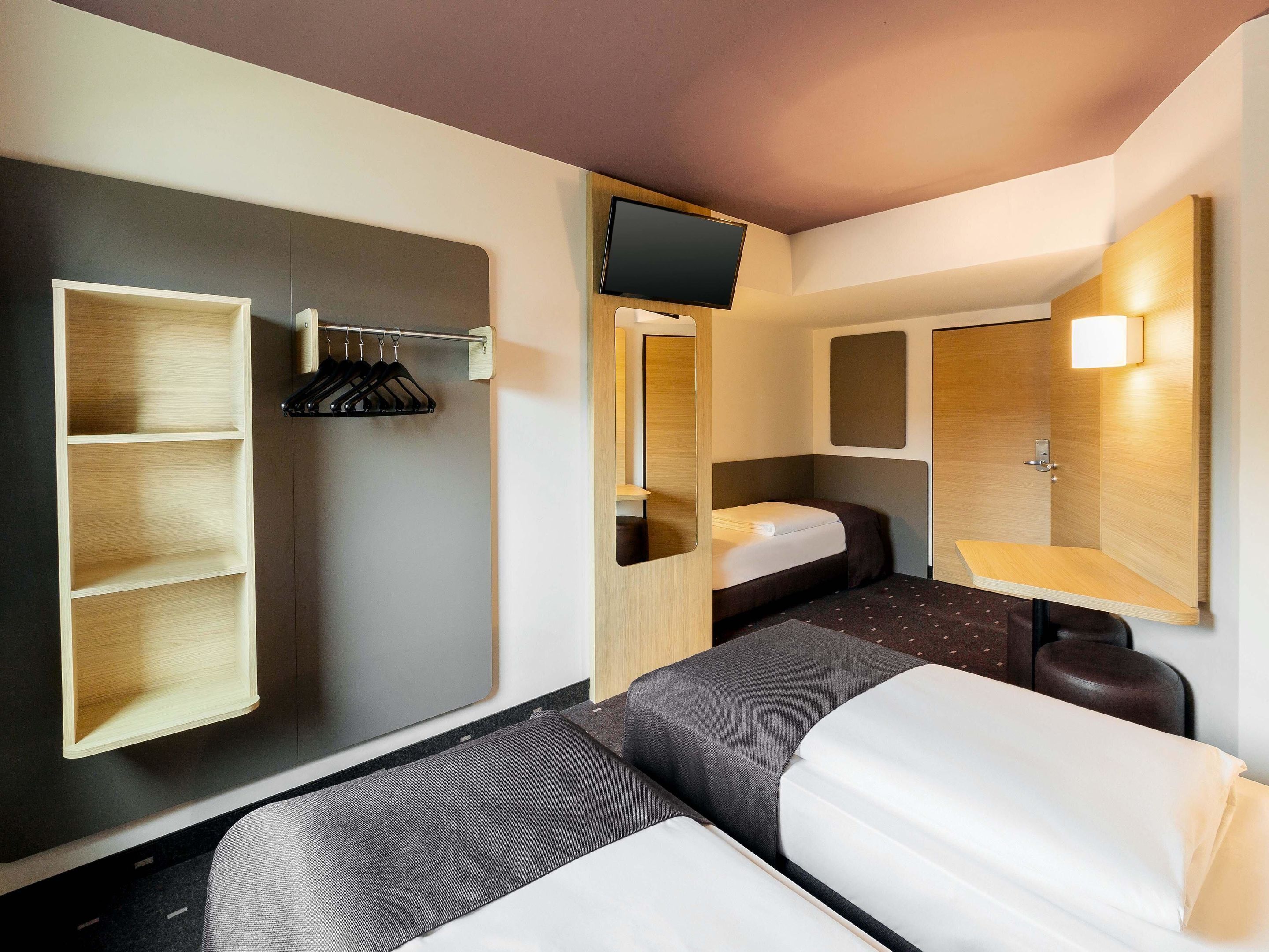 Triple Room | Desk, soundproofing, free WiFi, bed sheets