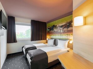 Twin Room | Desk, soundproofing, free WiFi, bed sheets - B&B Hotel Mönchengladbach (Moenchengladbach)
