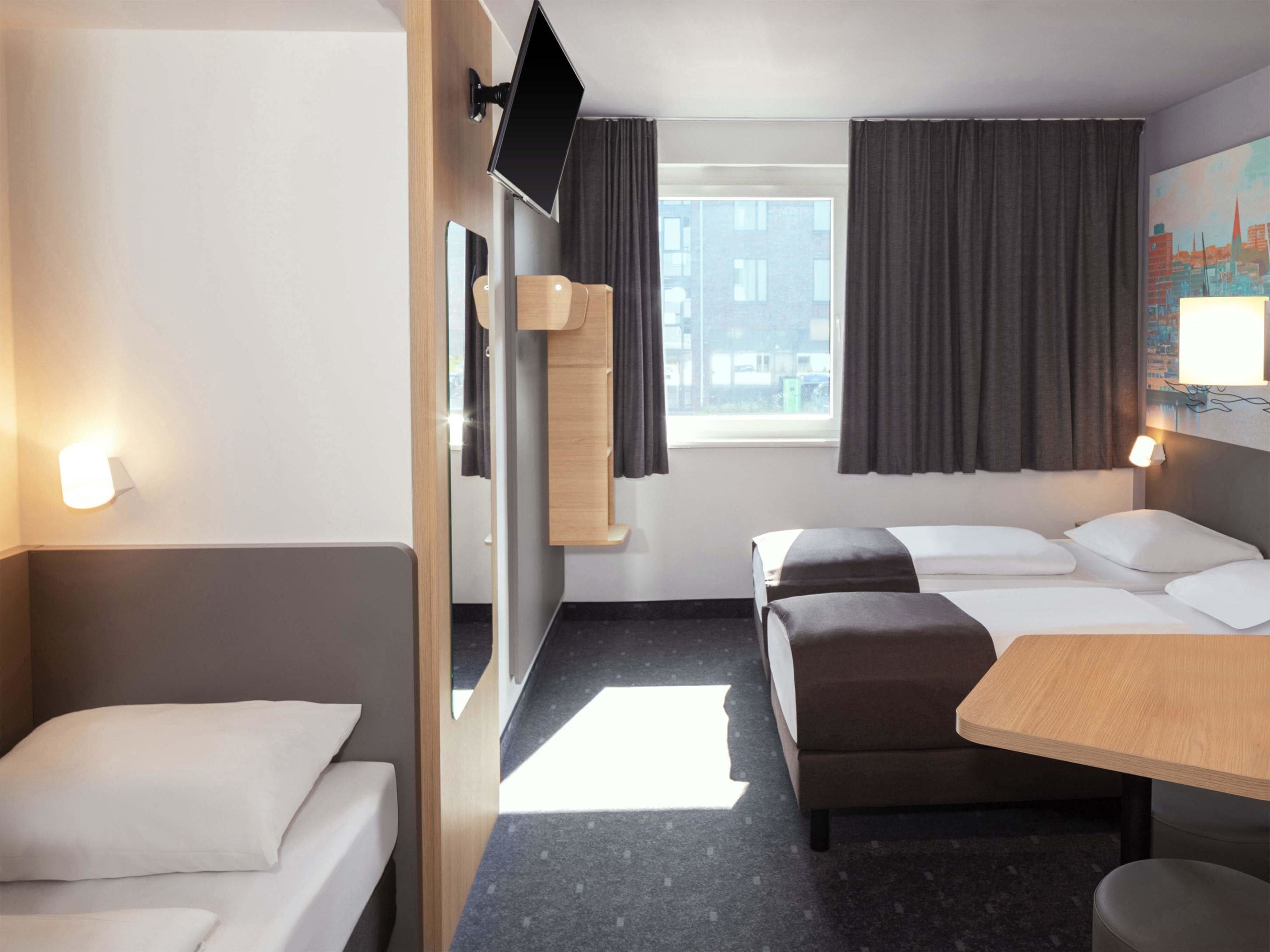 Triple Room | Desk, soundproofing, WiFi (free), bed sheets