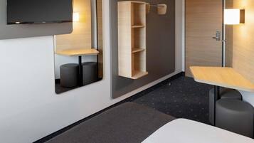 Habitación doble | Escritorio, sistema de insonorización, wifi gratis y ropa de cama