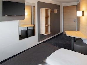 Habitación doble | Escritorio, sistema de insonorización, wifi gratis y ropa de cama