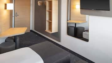 Twin Room | Desk, soundproofing, free WiFi, bed sheets