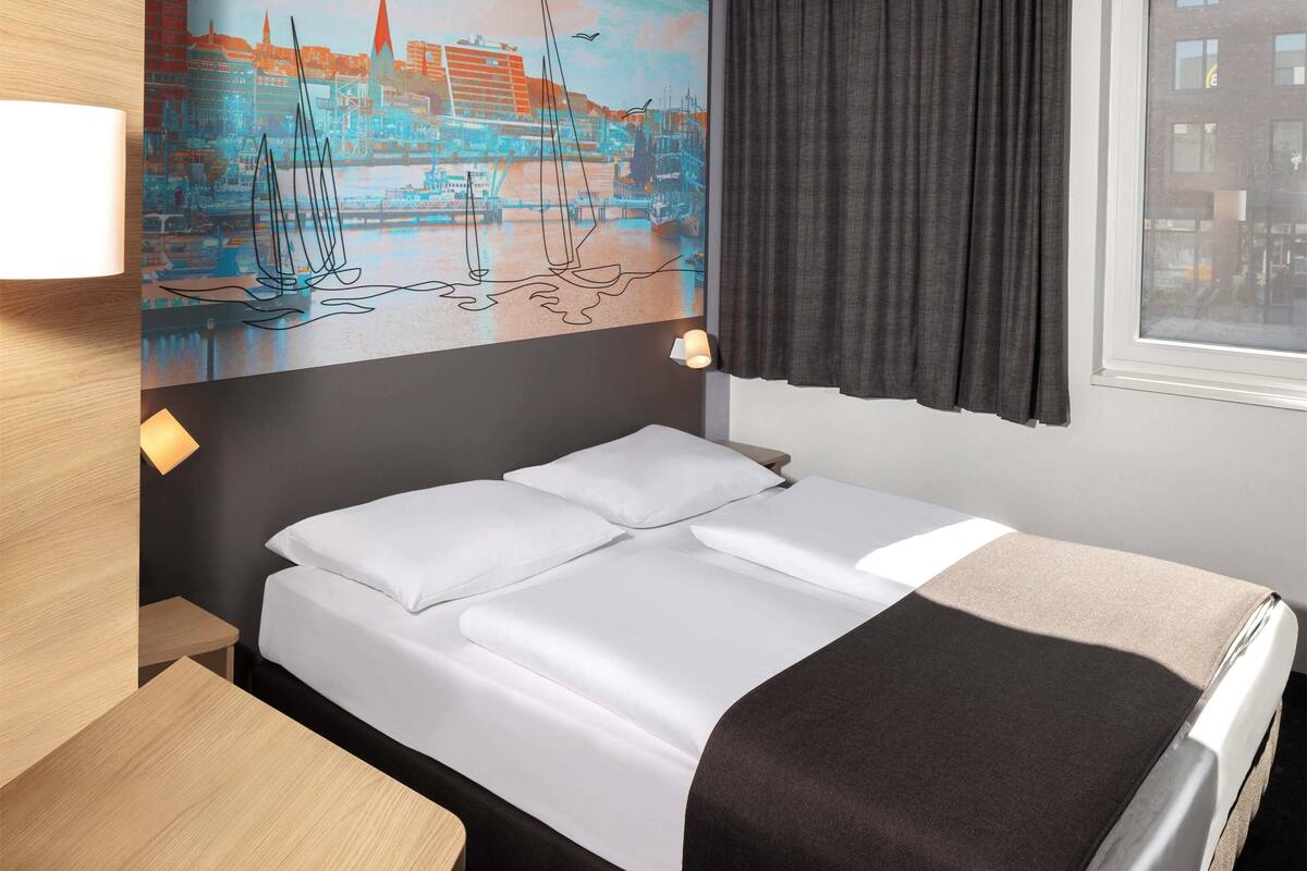 quadruple room | desk, soundproofing, free wifi, bed sheets