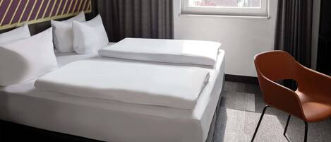 Kahden hengen premium-huone | Työpöytä, äänieristys, ilmainen Wi-Fi, vuodevaatteet