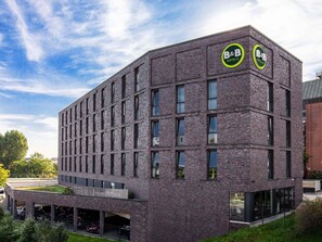 Exterior - B&B HOTEL Lübeck-Hbf (Lübeck)