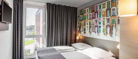 Escritorio, sistema de insonorización y wifi gratis