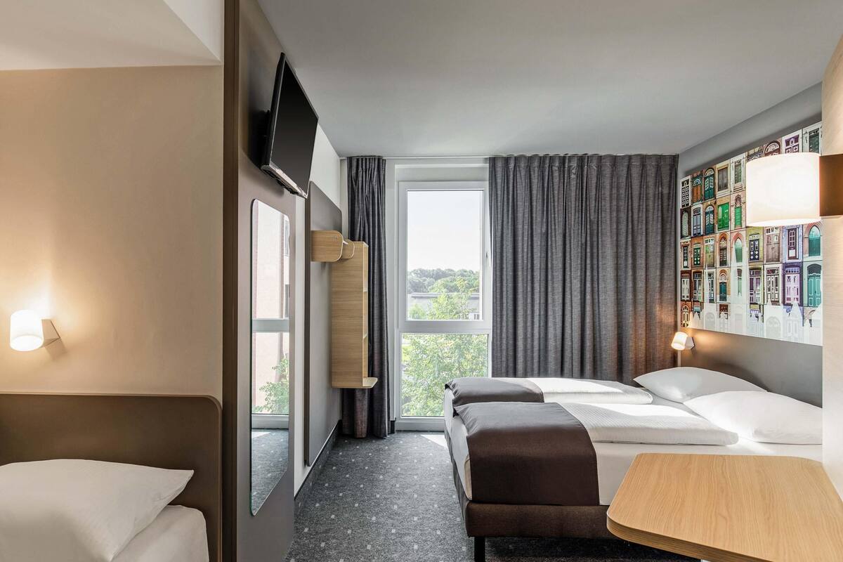 Triple Room | Desk, soundproofing, free WiFi