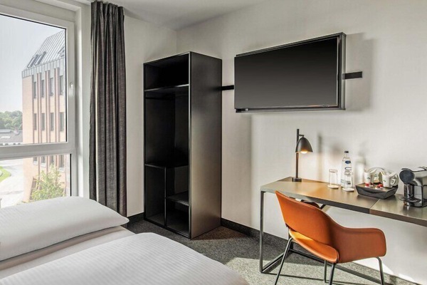 Premium Double Room | Desk, soundproofing, WiFi (free)